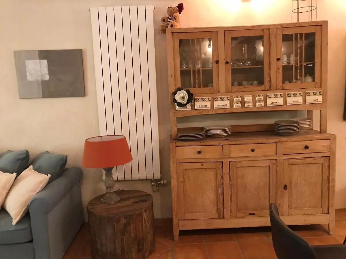 Les Gouts Et Les Couleurs Aparthotel Cucuron Franciaország