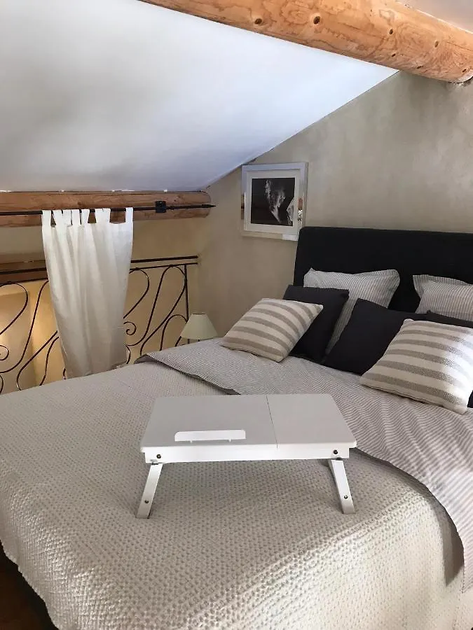 Les Gouts Et Les Couleurs Aparthotel Cucuron