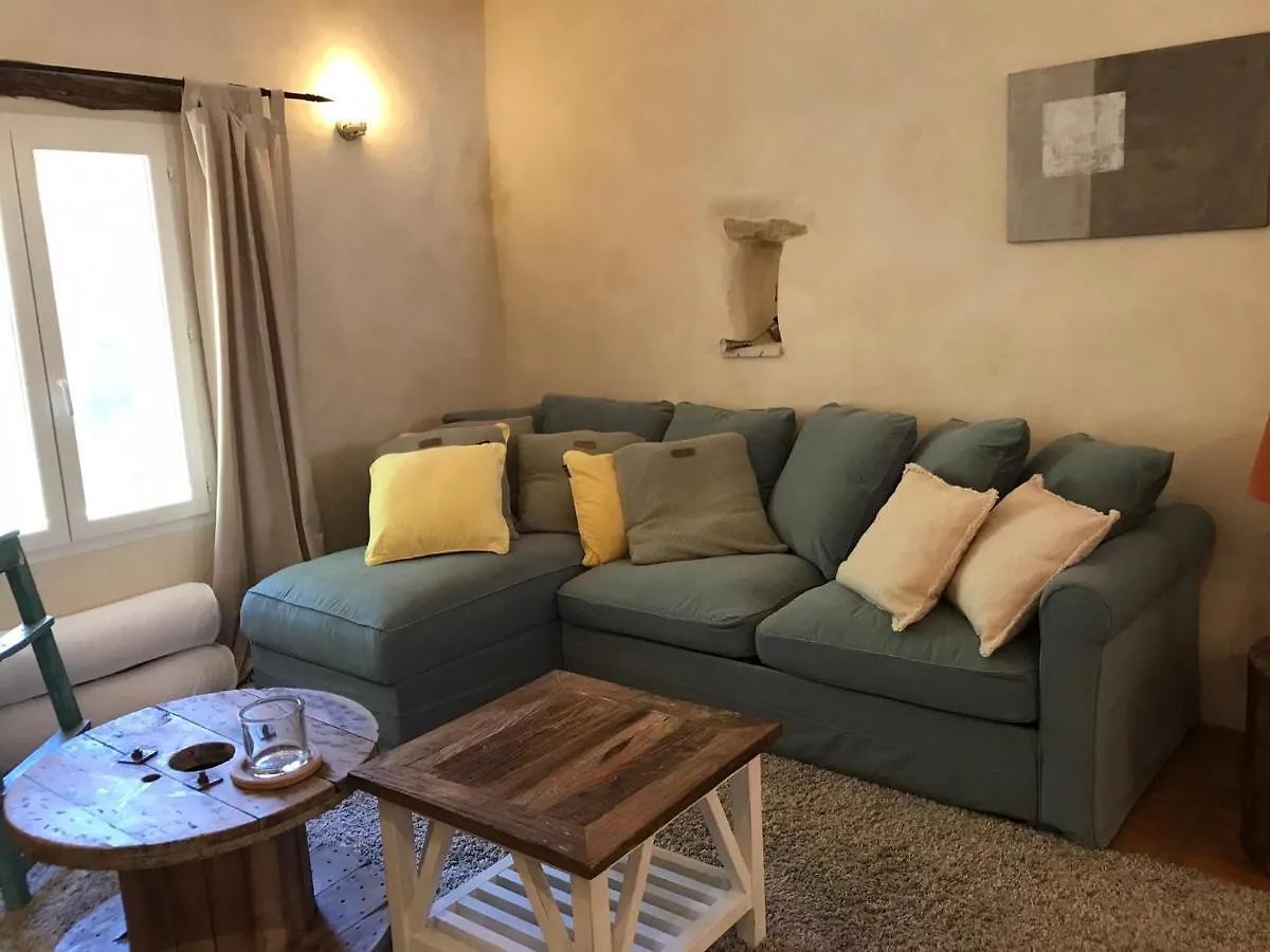 Les Gouts Et Les Couleurs Aparthotel Cucuron 0*,  Franciaország