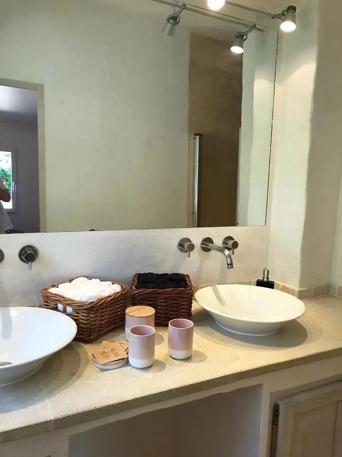 Les Gouts Et Les Couleurs Aparthotel Cucuron